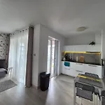 Mila Z Duzym Tarasem I Miejscem Parkingowym Appartement Kołobrzeg
