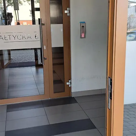 Mila Z Duzym Tarasem I Miejscem Parkingowym Апартаменты