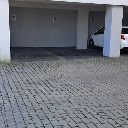Mila Z Duzym Tarasem I Miejscem Parkingowym Апартаменты