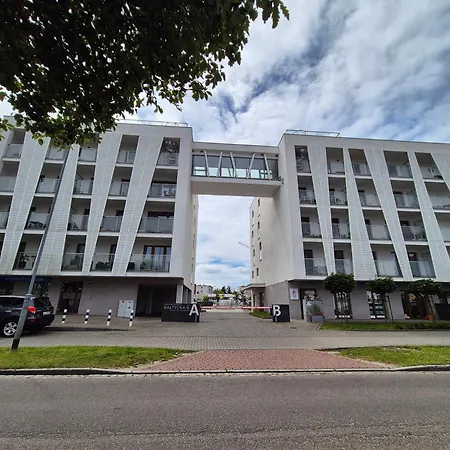 Mila Z Duzym Tarasem I Miejscem Parkingowym
